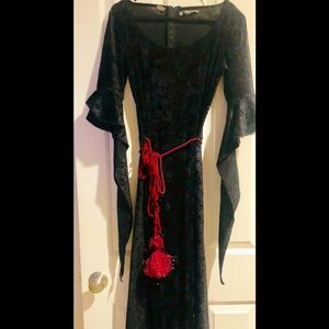 Vintage 90’s black goth/witchy velvet dress small